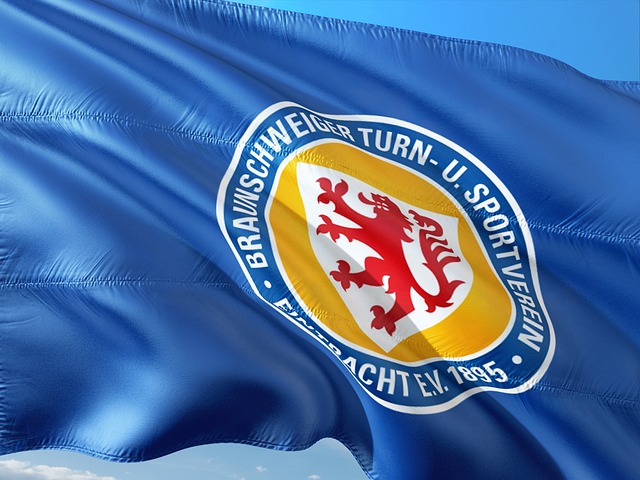 足球欧冠16强对阵出炉，多场焦点战提前上演